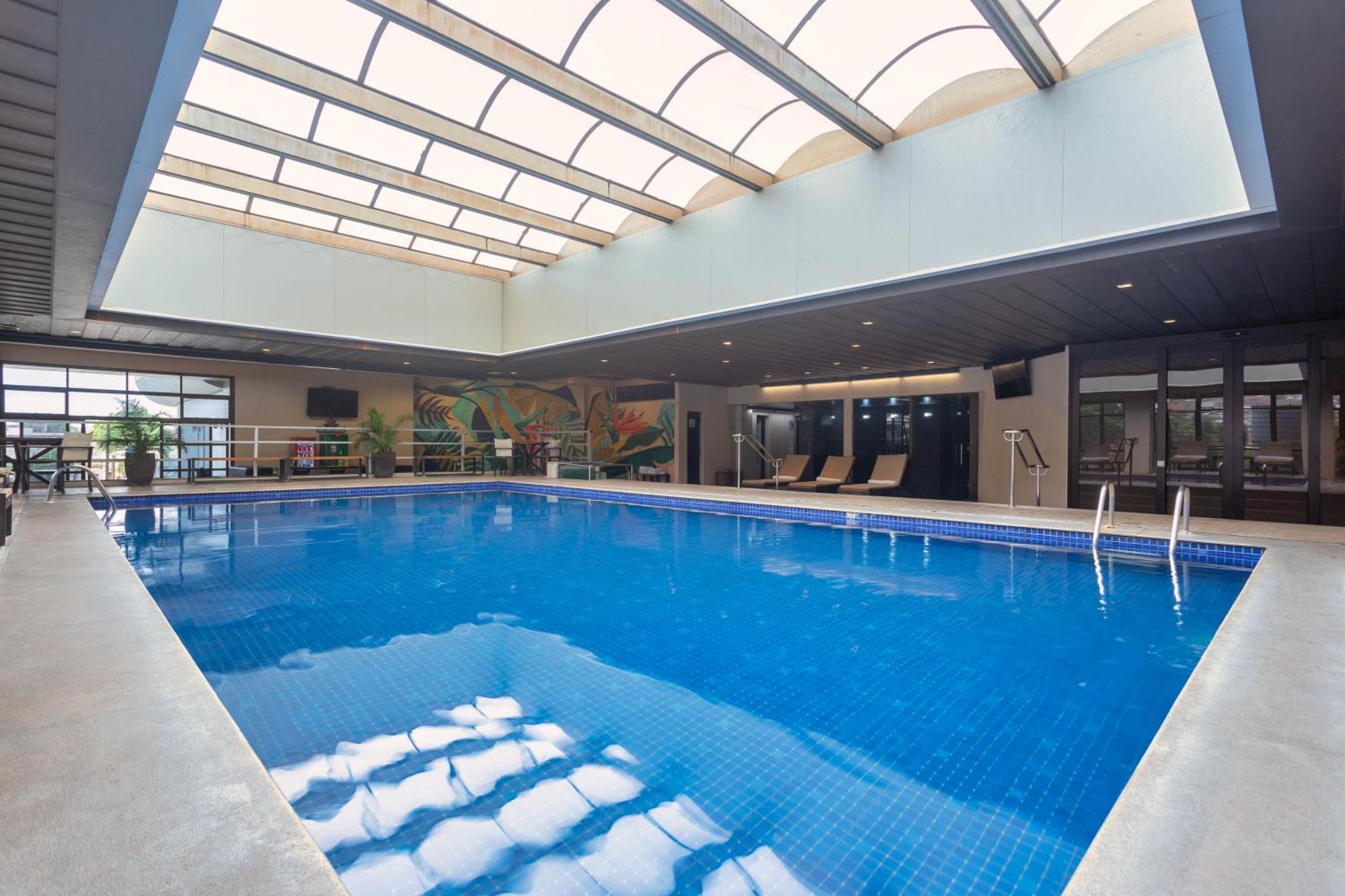 Ouro Minas Hotel Belo Horizonte, Dolce By Wyndham Zewnętrze zdjęcie The pool at the hotel