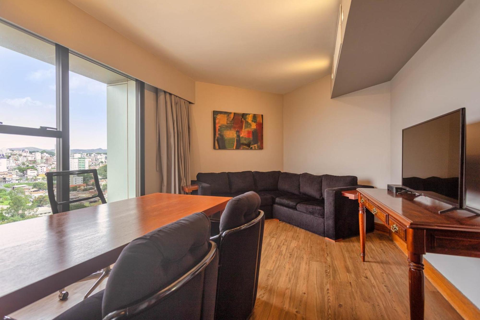 Ouro Minas Hotel Belo Horizonte, Dolce By Wyndham Zewnętrze zdjęcie A living room in a suite at the Hilton Athens