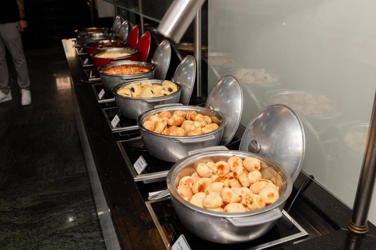 Ouro Minas Hotel Belo Horizonte, Dolce By Wyndham Zewnętrze zdjęcie A chafing dish